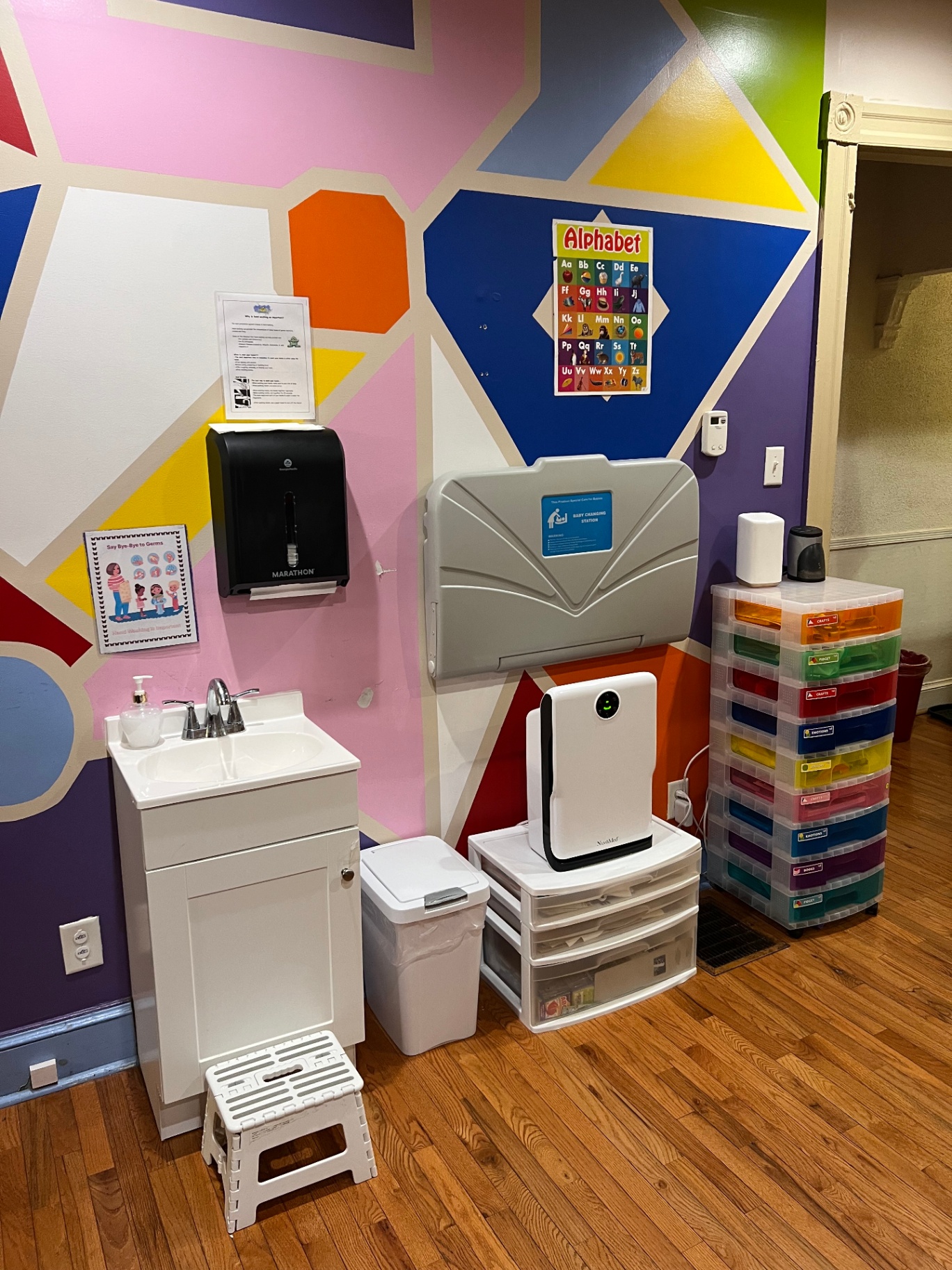 Handwashing, changing, and air purification — clean and safe.